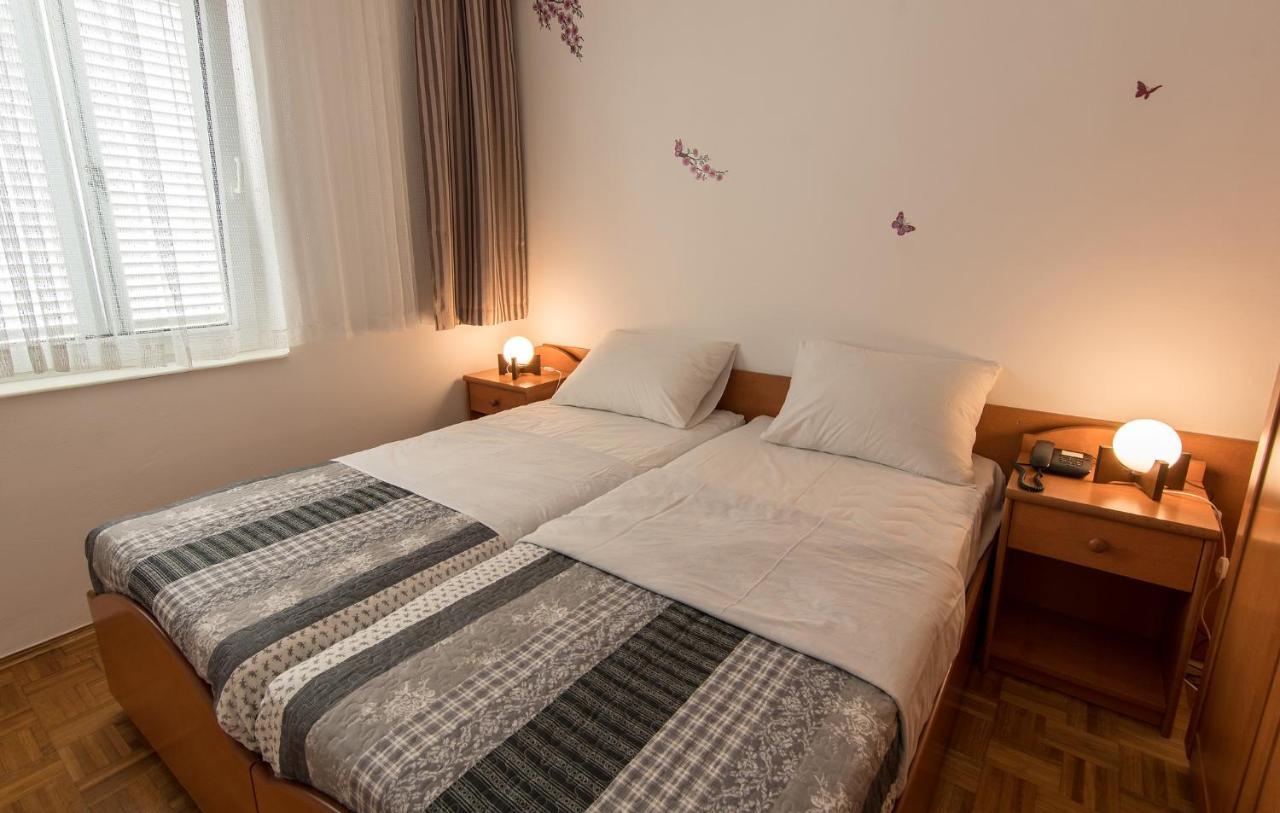 Hotel Barba Стариград-Пакленица Екстериор снимка