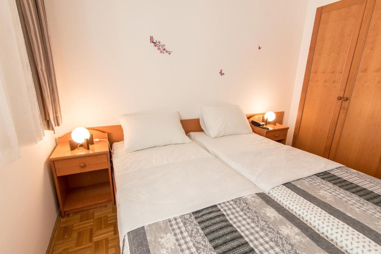 Hotel Barba Стариград-Пакленица Екстериор снимка