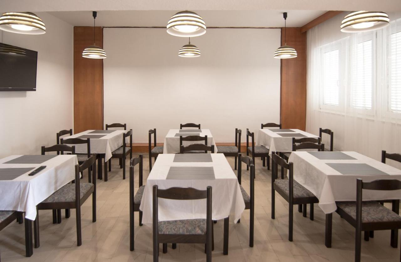 Hotel Barba Стариград-Пакленица Екстериор снимка