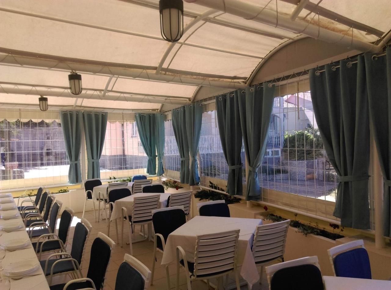 Hotel Barba Стариград-Пакленица Екстериор снимка
